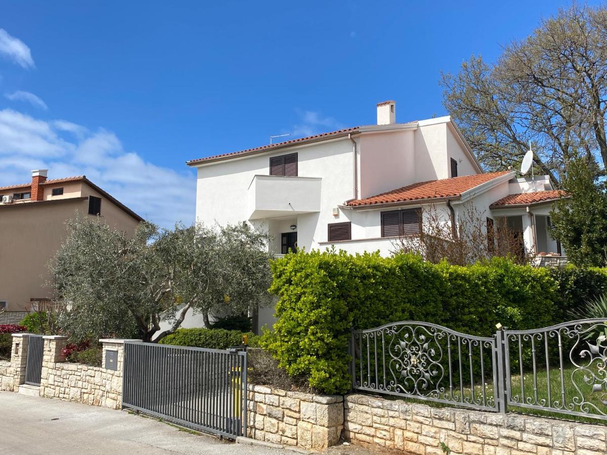 Apartments Lodra Pula Exterior photo