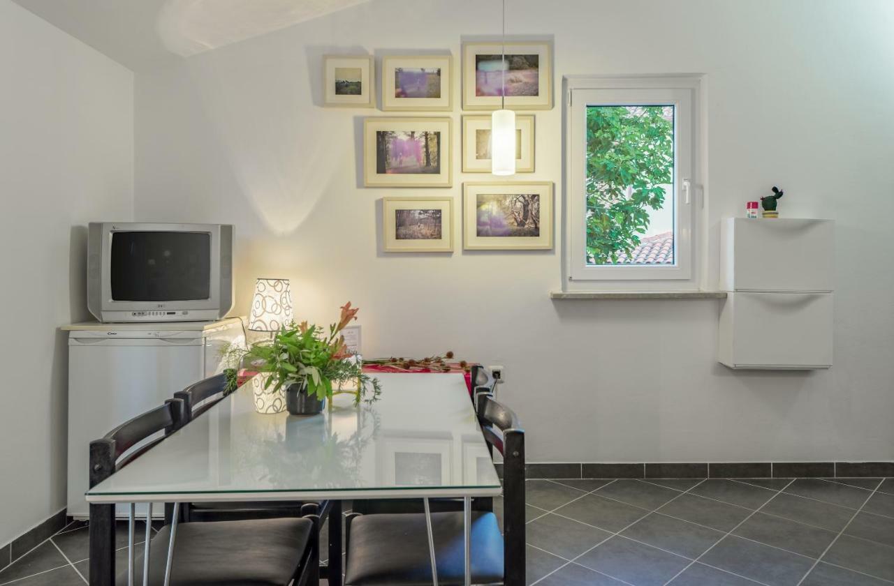 Apartments Lodra Pula Exterior photo