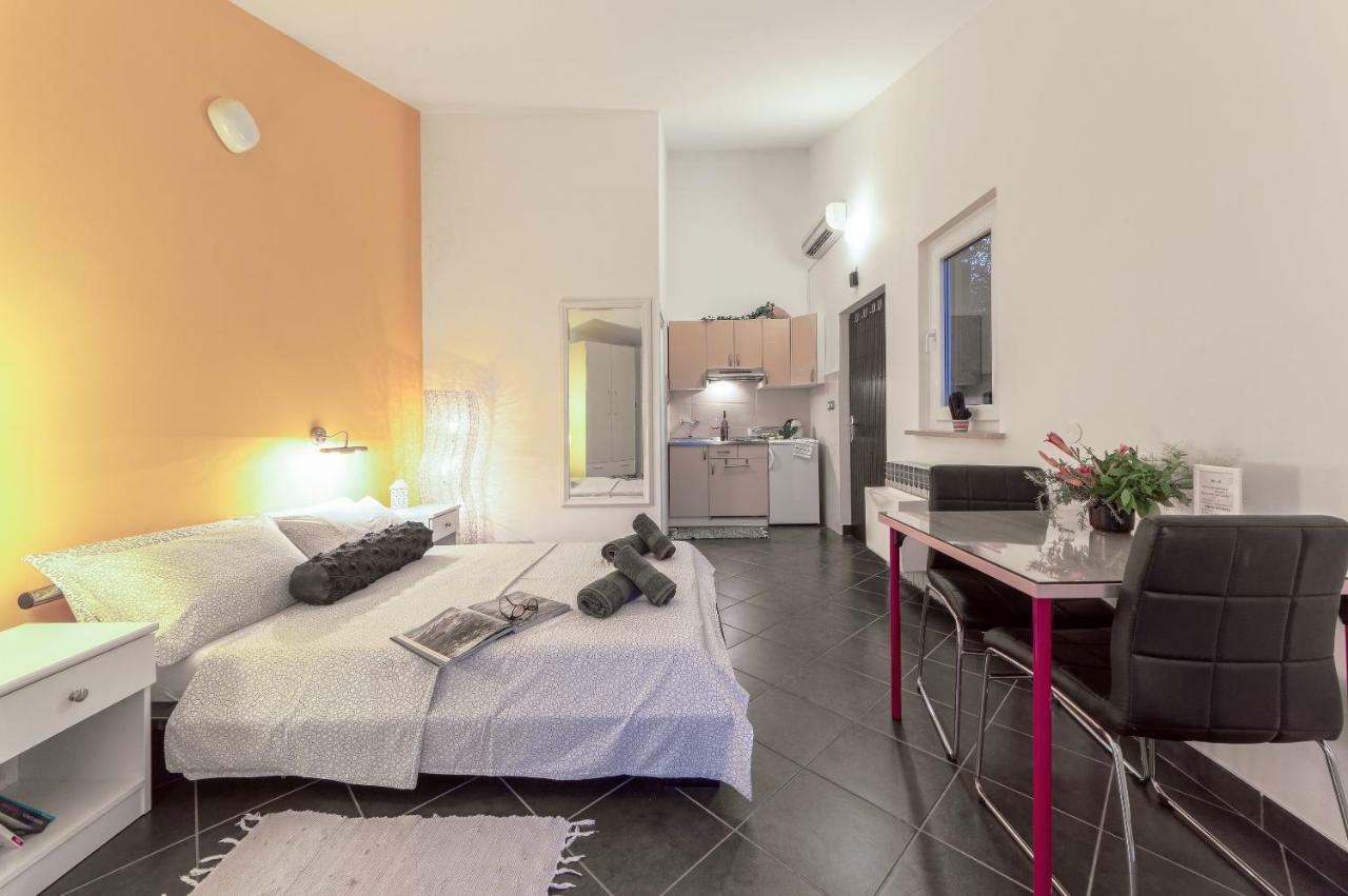 Apartments Lodra Pula Exterior photo