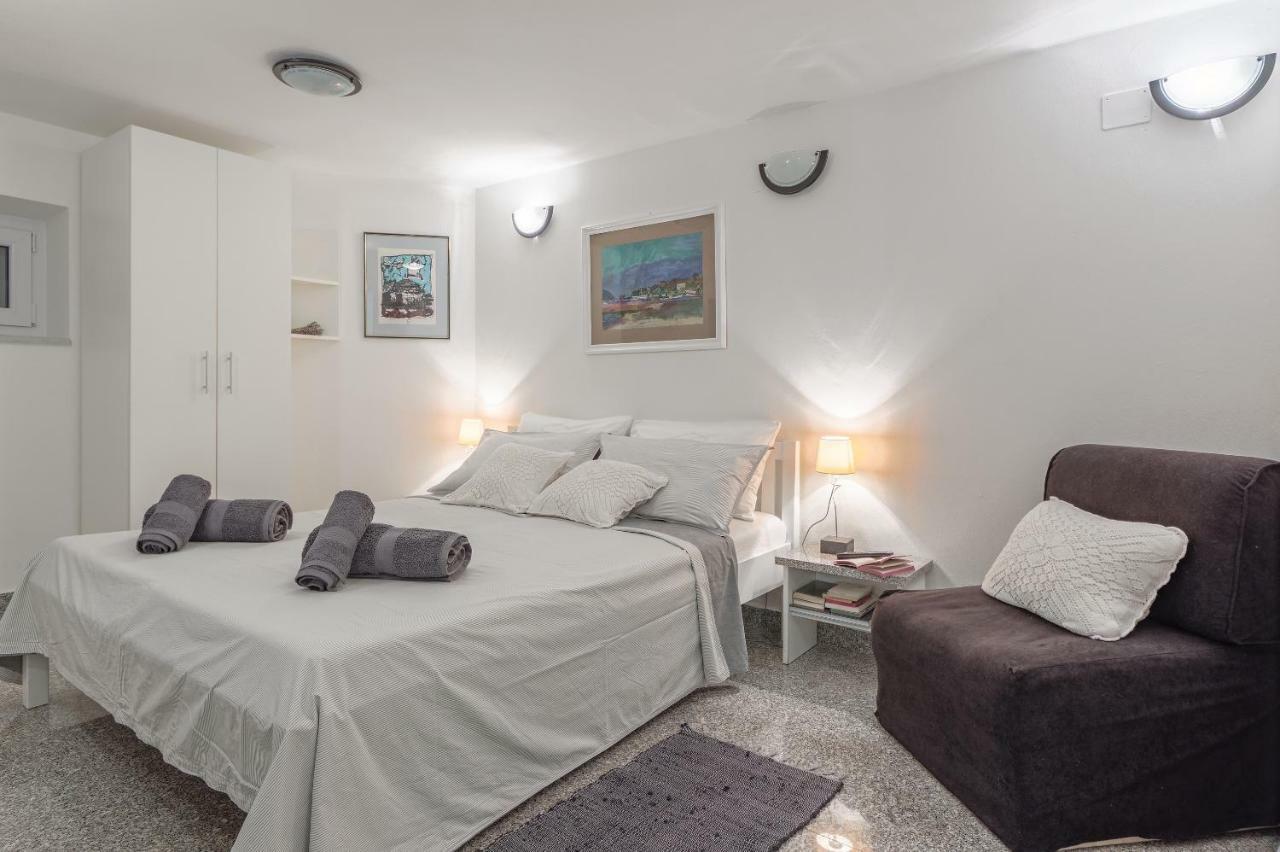 Apartments Lodra Pula Exterior photo