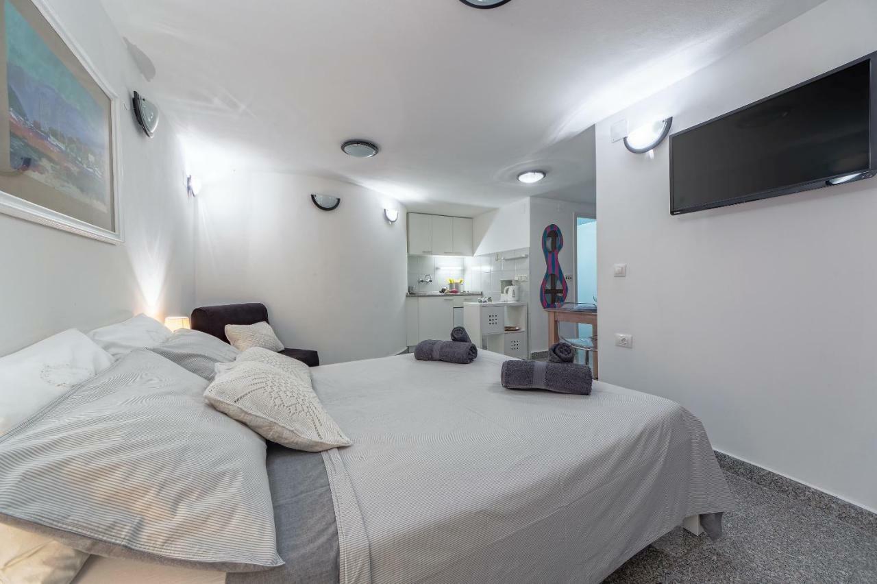 Apartments Lodra Pula Exterior photo